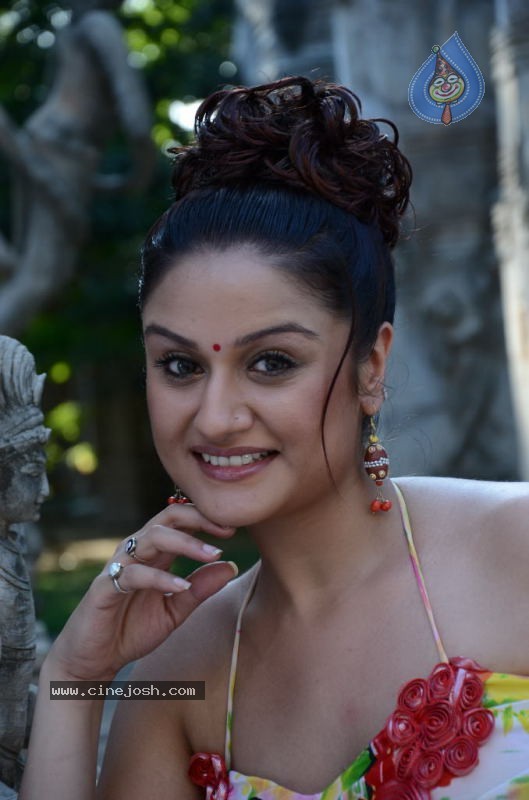 Sonia Agarwal New Movie Spicy Stills  - 30 / 48 photos