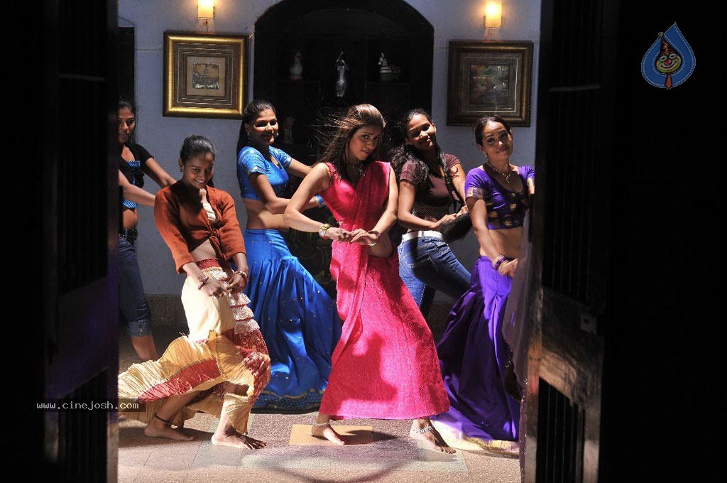 Sooran Movie New Stills - 32 / 51 photos