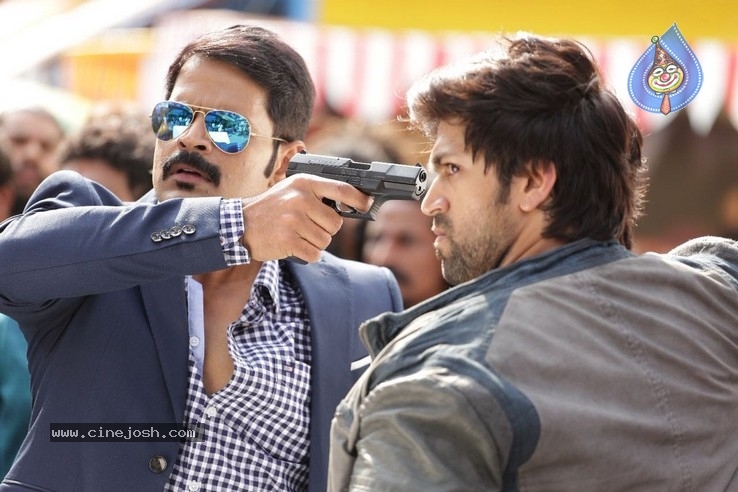 Sooryavamsi Tamil Movie Stills - 3 / 19 photos