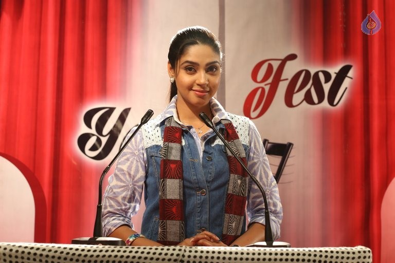 Sri Sri Movie Photos - 30 / 82 photos