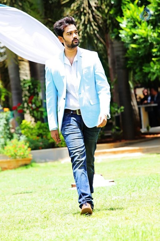 Sumanth Ashwin in Columbus - 1 / 5 photos