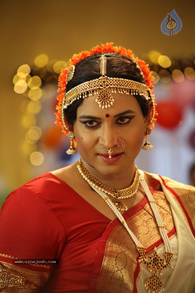 Sumanth Lady Get Up Stills in Emo Gurram Egaravachu - 8 / 38 photos