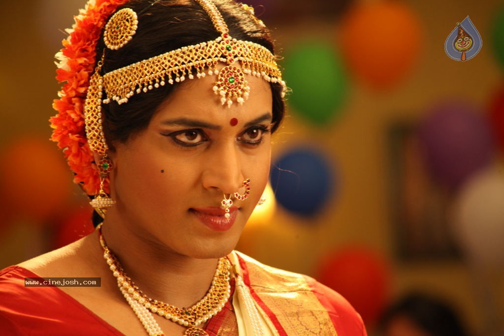 Sumanth Lady Get Up Stills in Emo Gurram Egaravachu - 9 / 38 photos