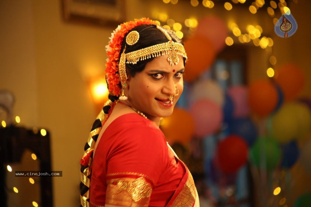 Sumanth Lady Get Up Stills in Emo Gurram Egaravachu - 17 / 38 photos