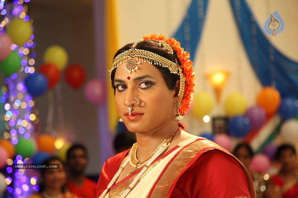 Sumanth Lady Get Up Stills in Emo Gurram Egaravachu - 27 / 38 photos