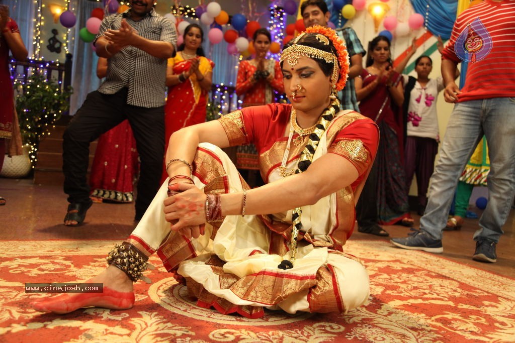 Sumanth Lady Get Up Stills in Emo Gurram Egaravachu - 36 / 38 photos