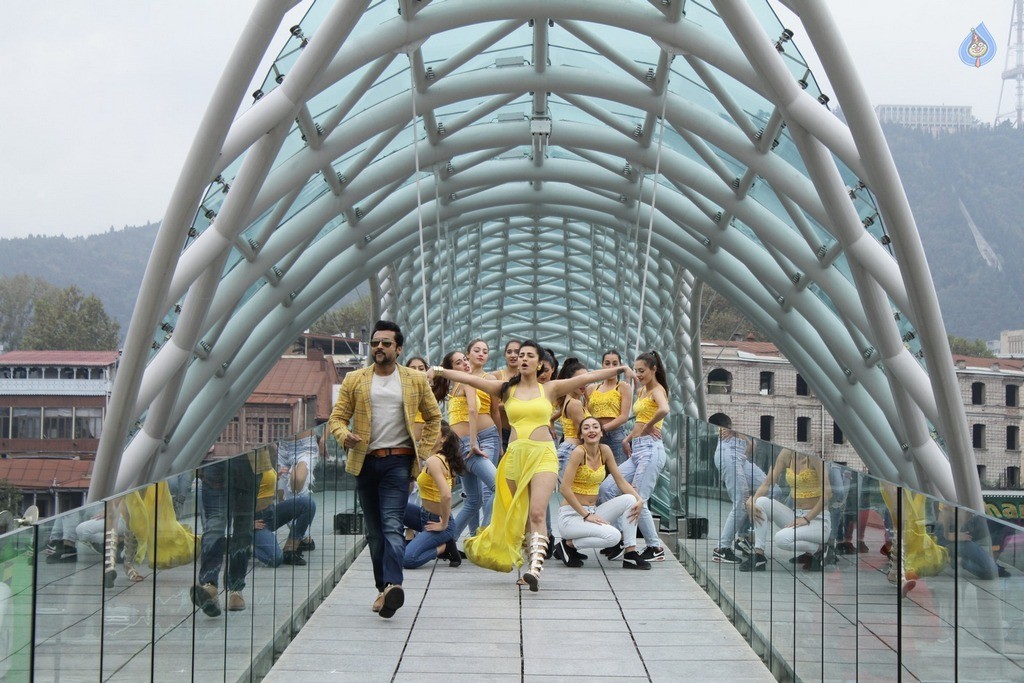 Suriya S3 Movie New Stills - 49 / 99 photos