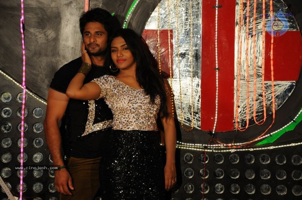 Sutrula Tamil Movie New Stills - 2 / 28 photos