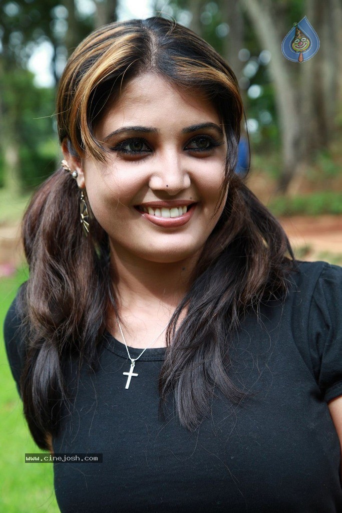 Sutrula Tamil Movie New Stills - 6 / 28 photos