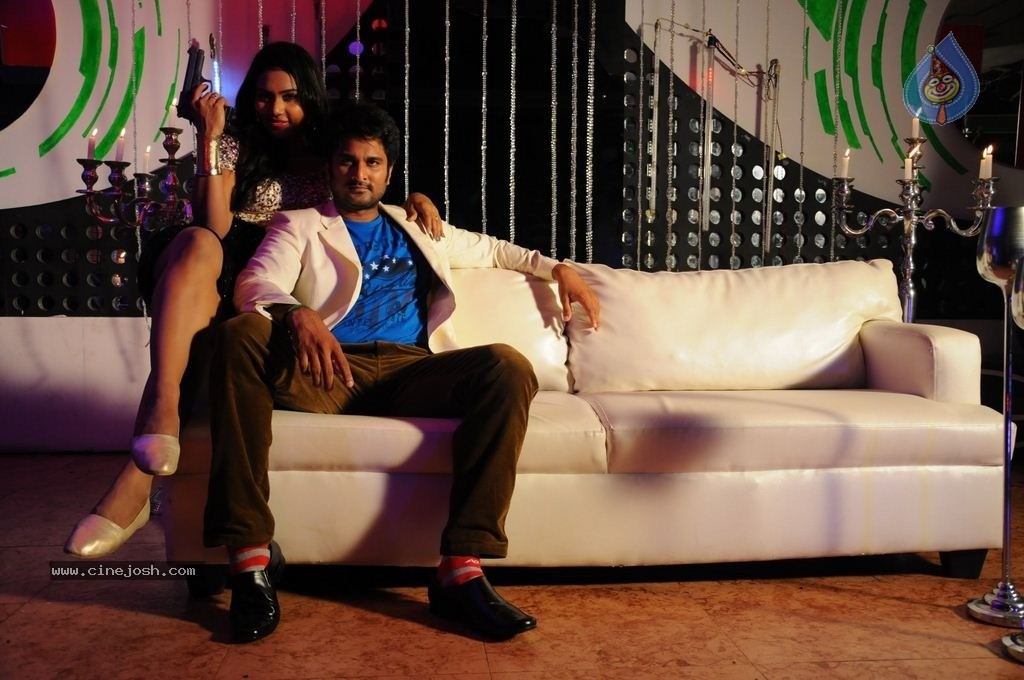 Sutrula Tamil Movie New Stills - 7 / 28 photos