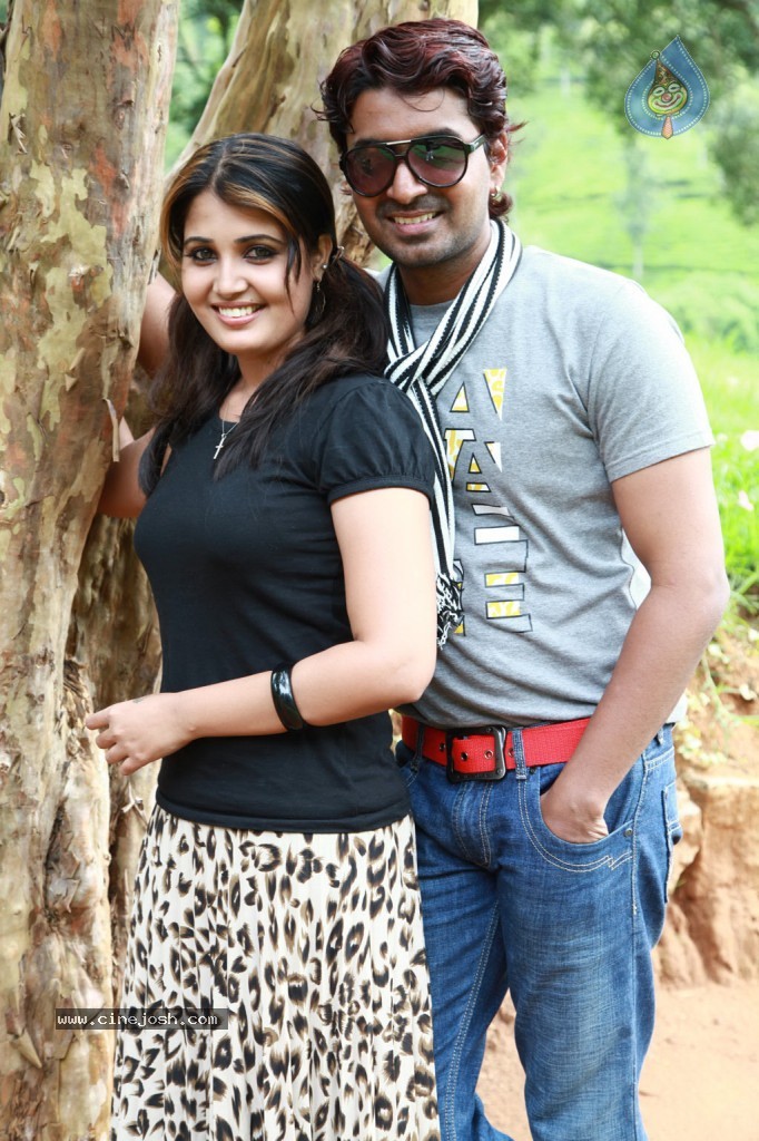 Sutrula Tamil Movie Stills - 18 / 74 photos