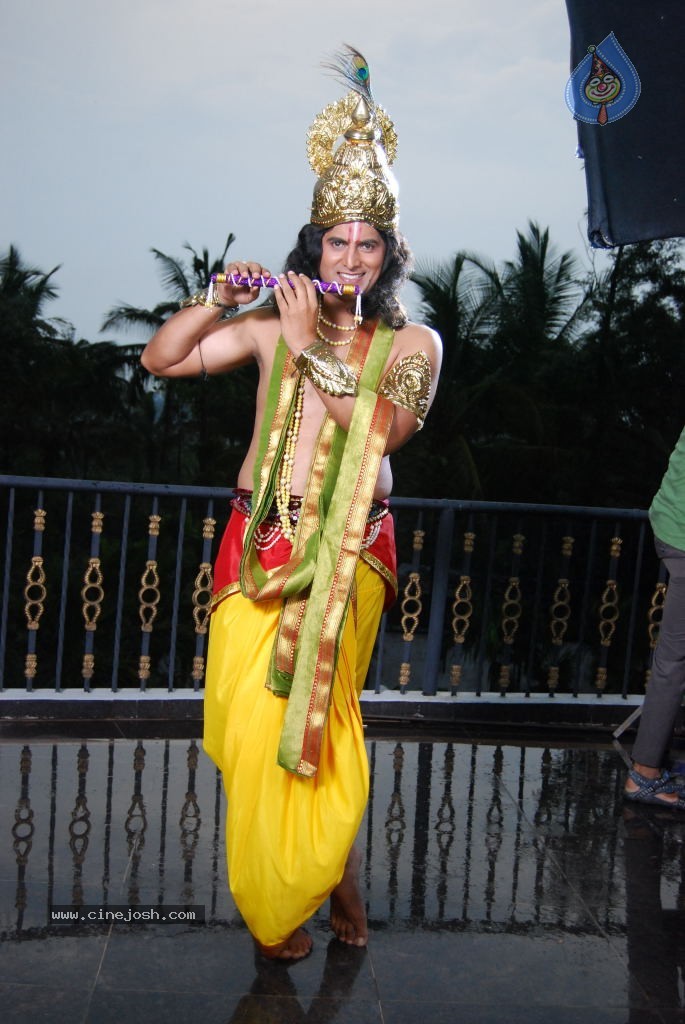 Swami Satyananda Movie New Stills - 5 / 37 photos