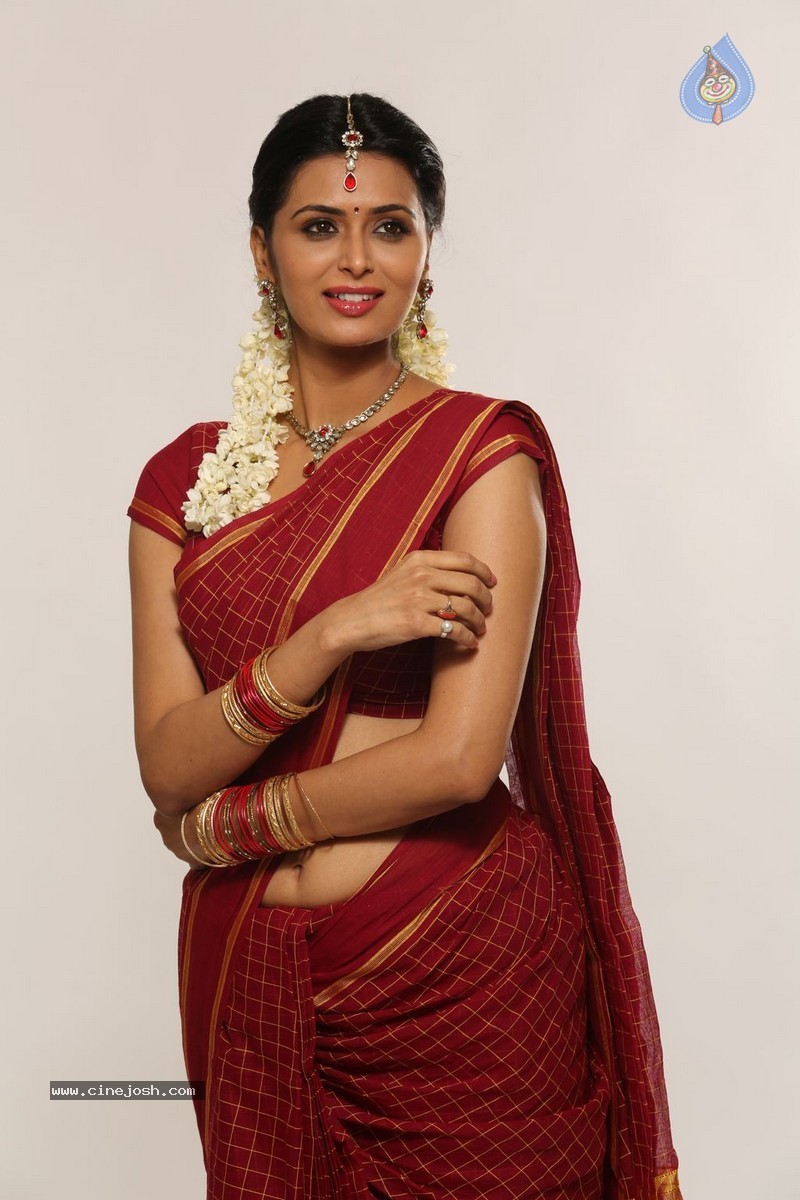 Takkar Tamil Movie Stills - 25 / 53 photos