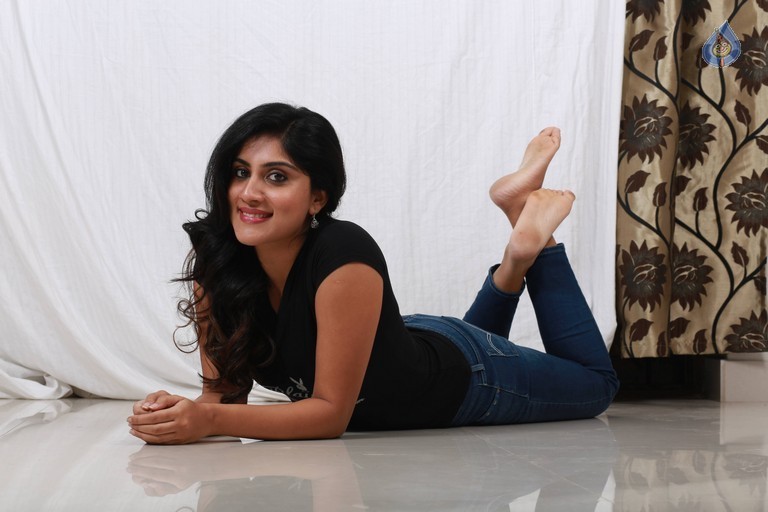 Tanu Vachenanta Movie Photos - 14 / 15 photos