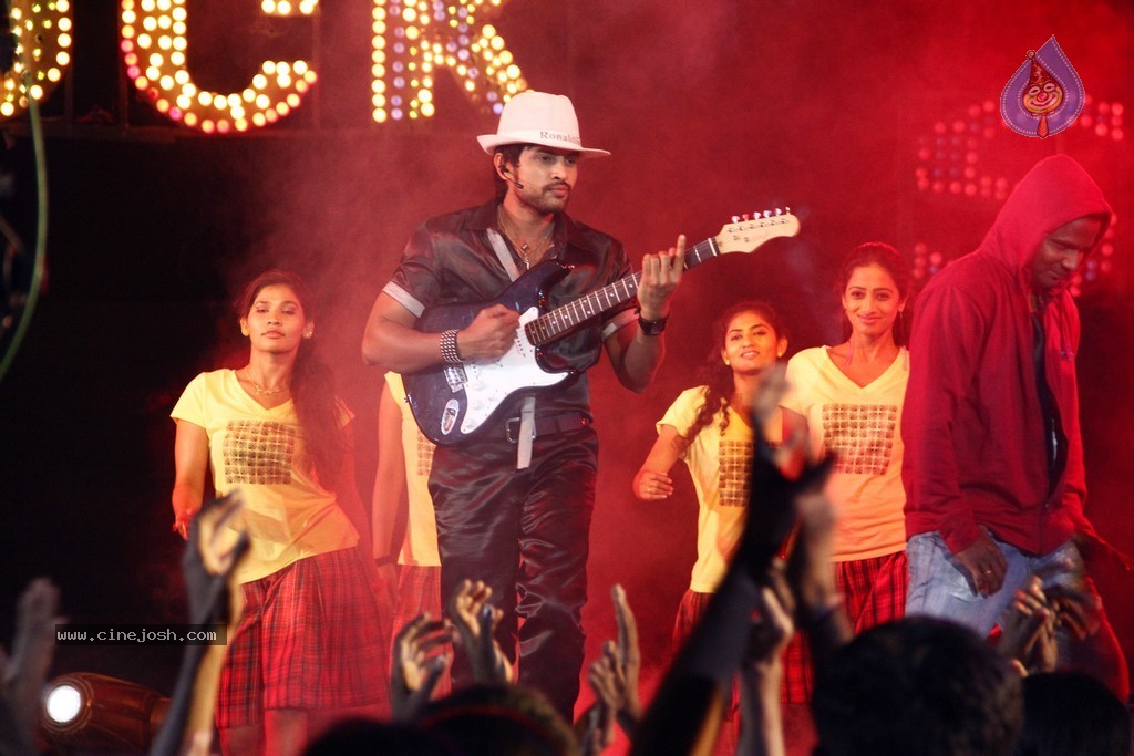 Teeyani Kalavo Movie Stills - 26 / 40 photos