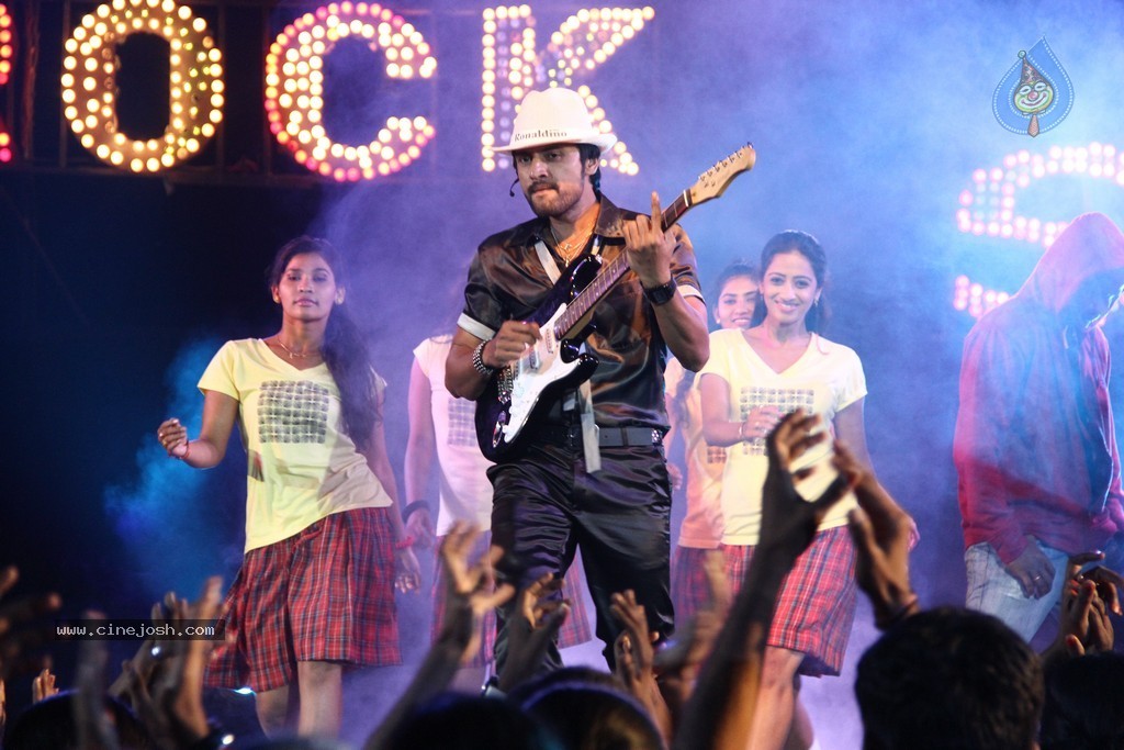 Teeyani Kalavo Movie Stills - 31 / 40 photos