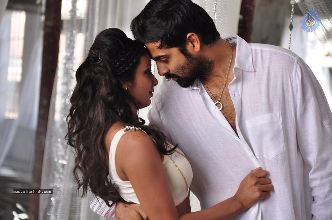 Tejaswi Stills in Natppathigaram 79 Tamil Movie  - 11 / 43 photos