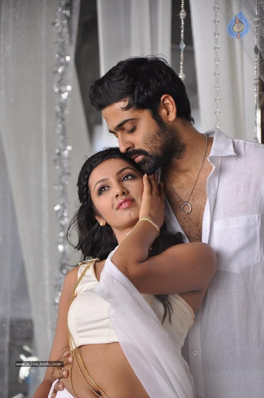 Tejaswi Stills in Natppathigaram 79 Tamil Movie  - 24 / 43 photos