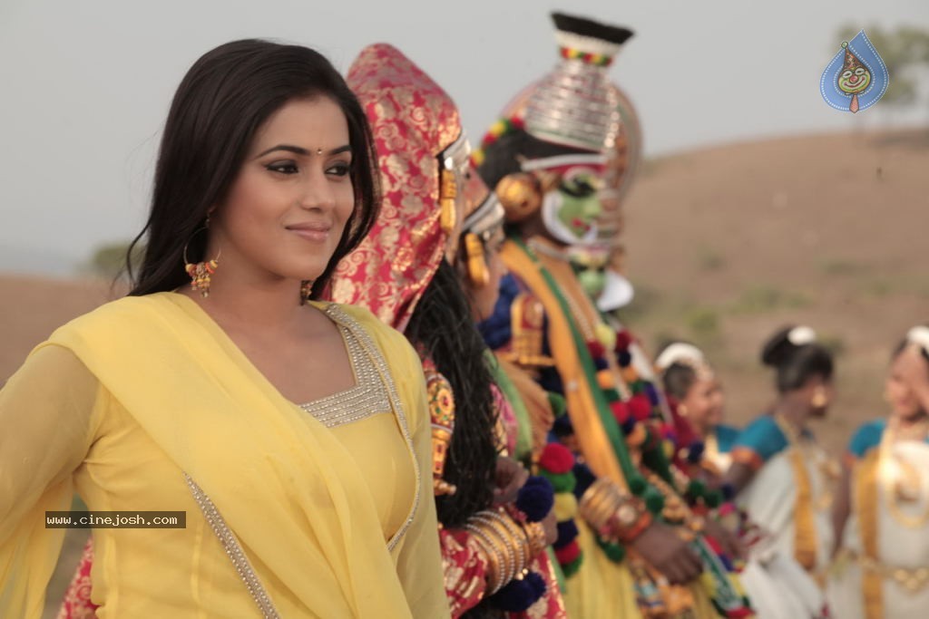 Telugulo Naaku Nachani Padam Prema Photos - 157 / 312 photos