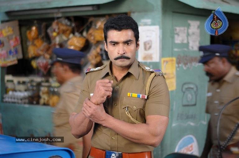 Thaanaa Serndha Koottam Movie Stills - 5 / 28 photos