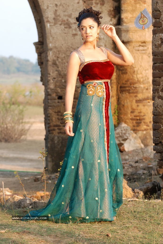 Thadaiyara Thaakka Tamil Movie Stills - 6 / 63 photos