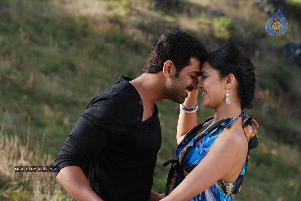 Thadaiyara Thaakka Tamil Movie Stills - 13 / 63 photos