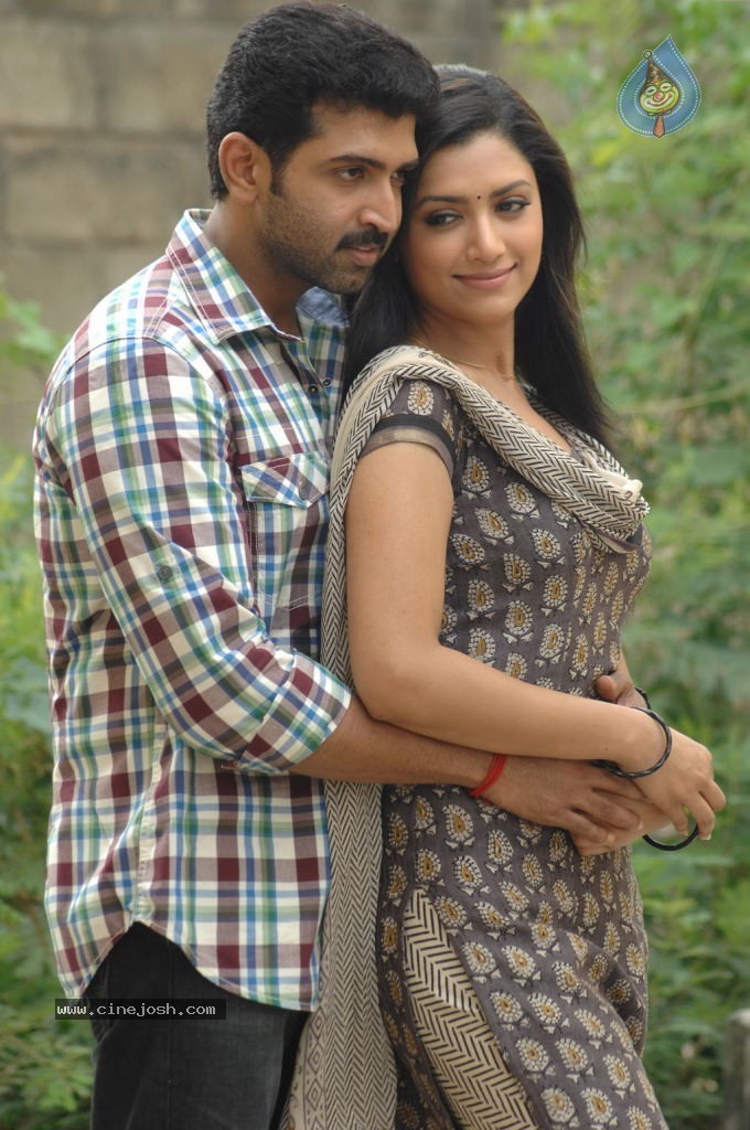 Thadaiyara Thaakka Tamil Movie Stills - 17 / 63 photos