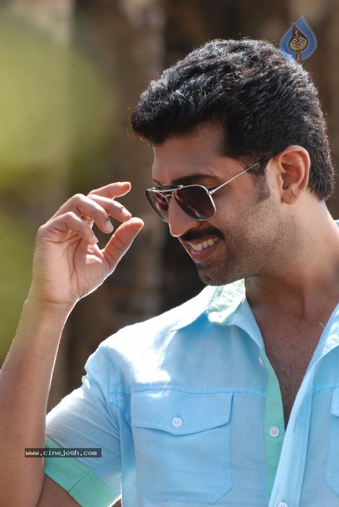 Thadaiyara Thaakka Tamil Movie Stills - 21 / 63 photos