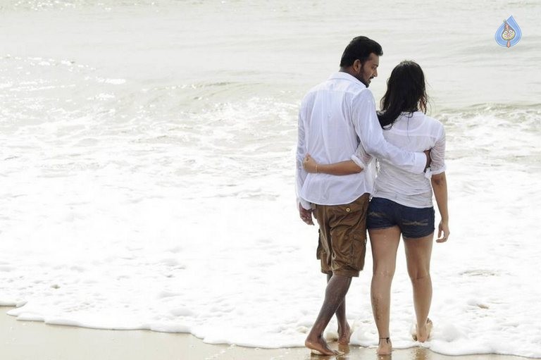 Thakituthaththom Tamil Film Photos - 1 / 29 photos