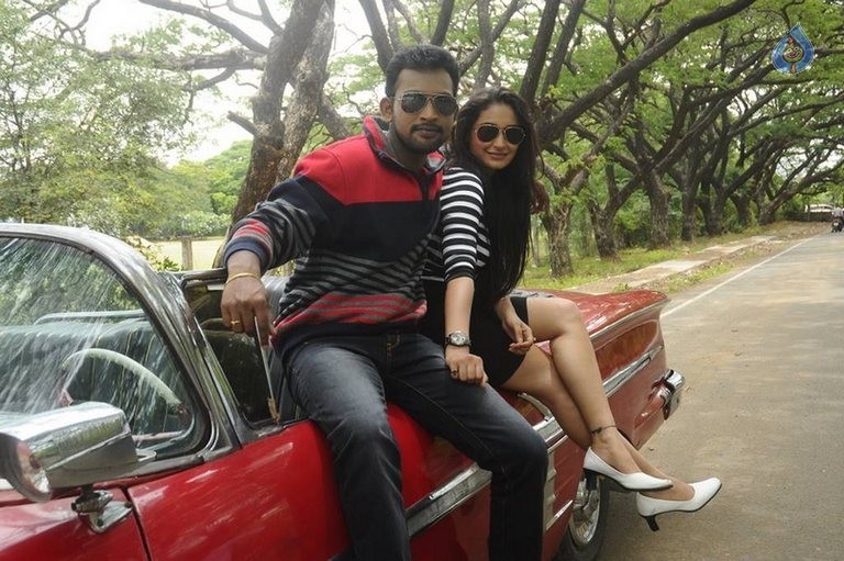 Thakituthaththom Tamil Film Photos - 8 / 29 photos