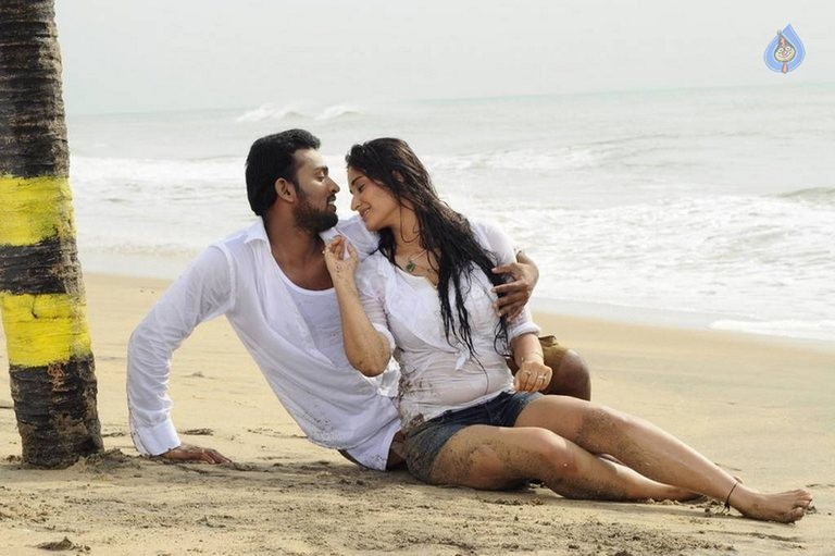 Thakituthaththom Tamil Film Photos - 19 / 29 photos