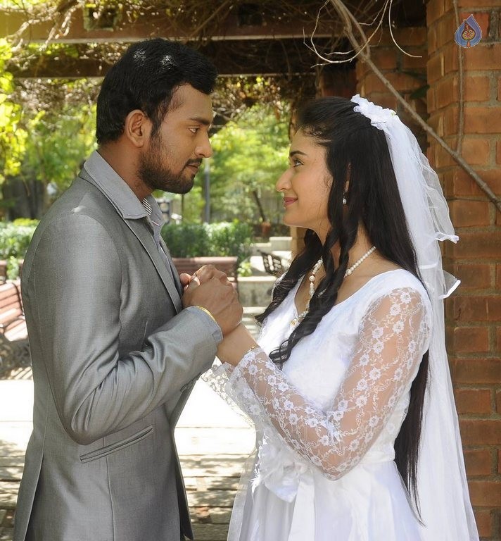 Thakituthaththom Tamil Film Photos - 20 / 29 photos