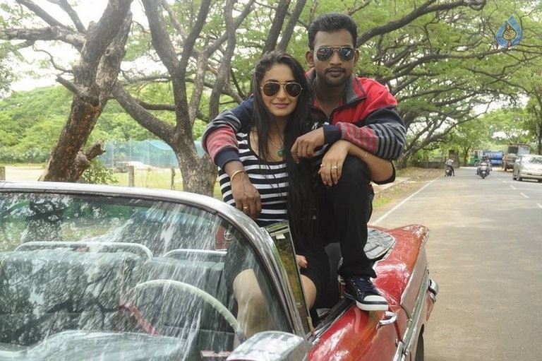 Thakituthaththom Tamil Film Photos - 21 / 29 photos