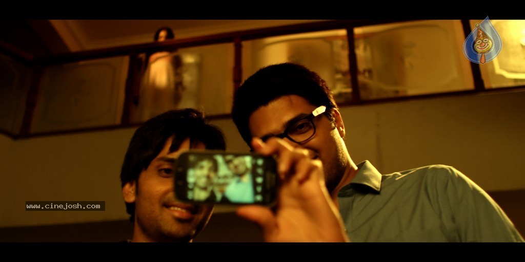 The End Movie Stills - 9 / 25 photos