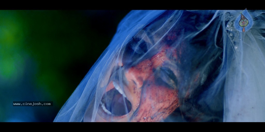 The End Movie Stills - 22 / 25 photos