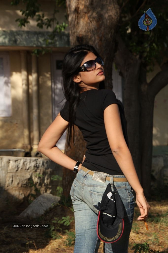 Theatre Lo Naluguru Movie Stills - 24 / 78 photos