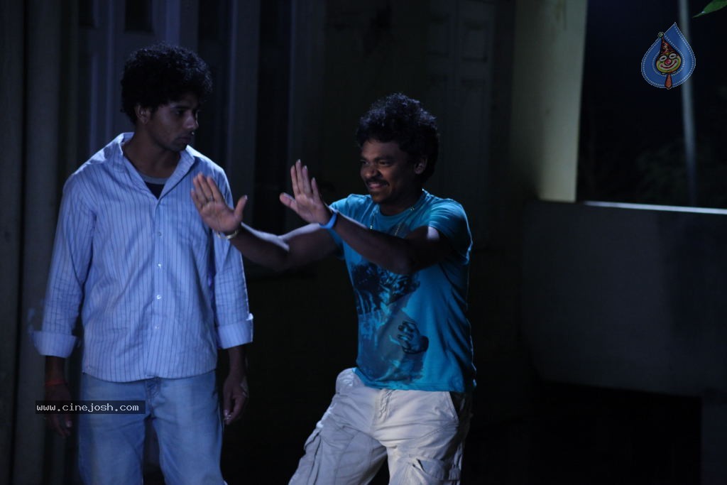 Theatre Lo Naluguru Movie Stills - 32 / 78 photos