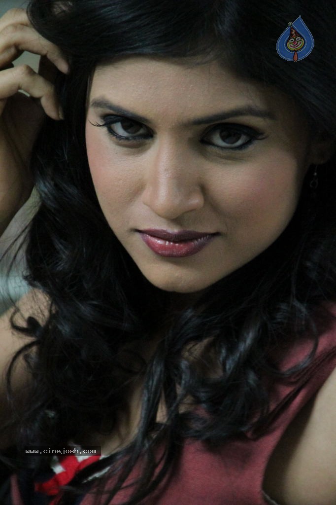 Theatre Lo Naluguru Movie Stills - 52 / 78 photos