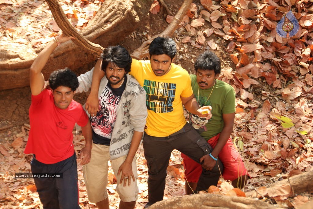 Theatre Lo Naluguru Movie Stills - 63 / 78 photos