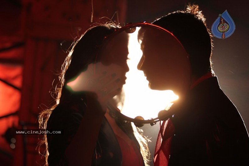 Theeya Velai Seiyyanum Kumaru Tamil Movie New Stills - 13 / 47 photos