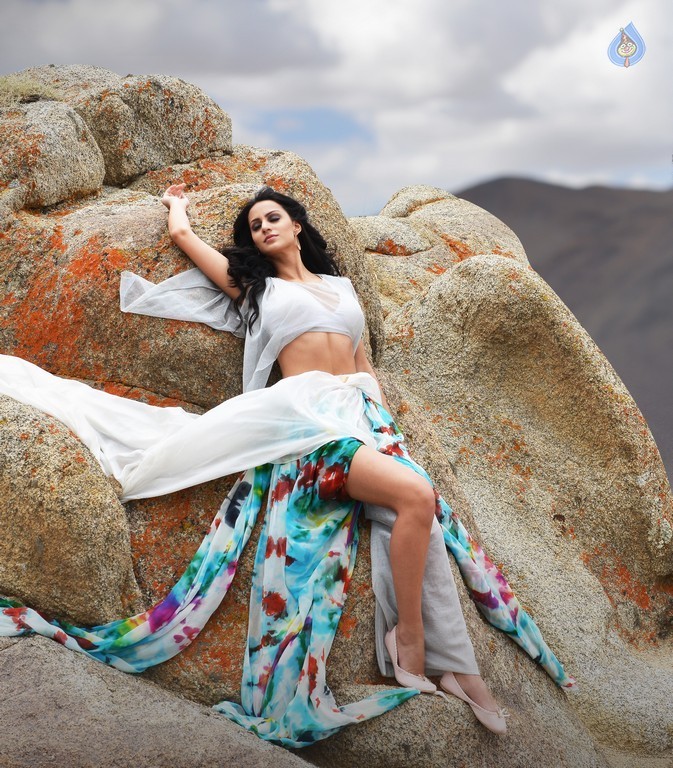 Thikka Movie New Pics - 3 / 6 photos