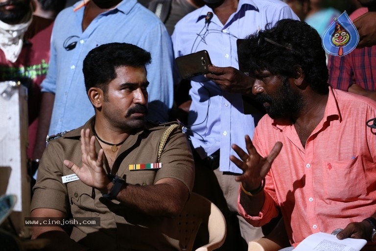 Thimiru Pudichavan Movie Working Stills - 1 / 18 photos
