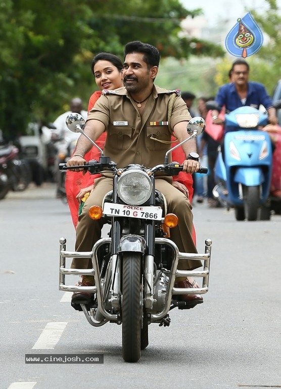 Thimiru Pudichavan Movie Working Stills - 11 / 18 photos