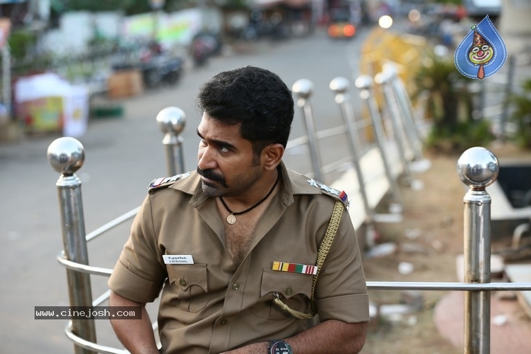 Thimiru Pudichavan Movie Working Stills - 17 / 18 photos