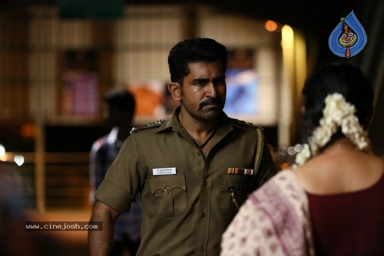 Thimiru Pudichavan Movie Working Stills - 18 / 18 photos