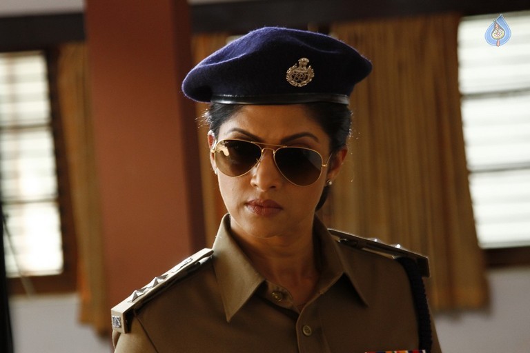 Thiraikku Varatha Kathai Tamil Movie Photos - 50 / 60 photos