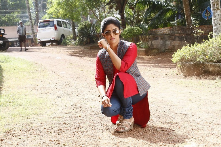 Thiraikku Varatha Kathai Tamil Movie Photos - 51 / 60 photos