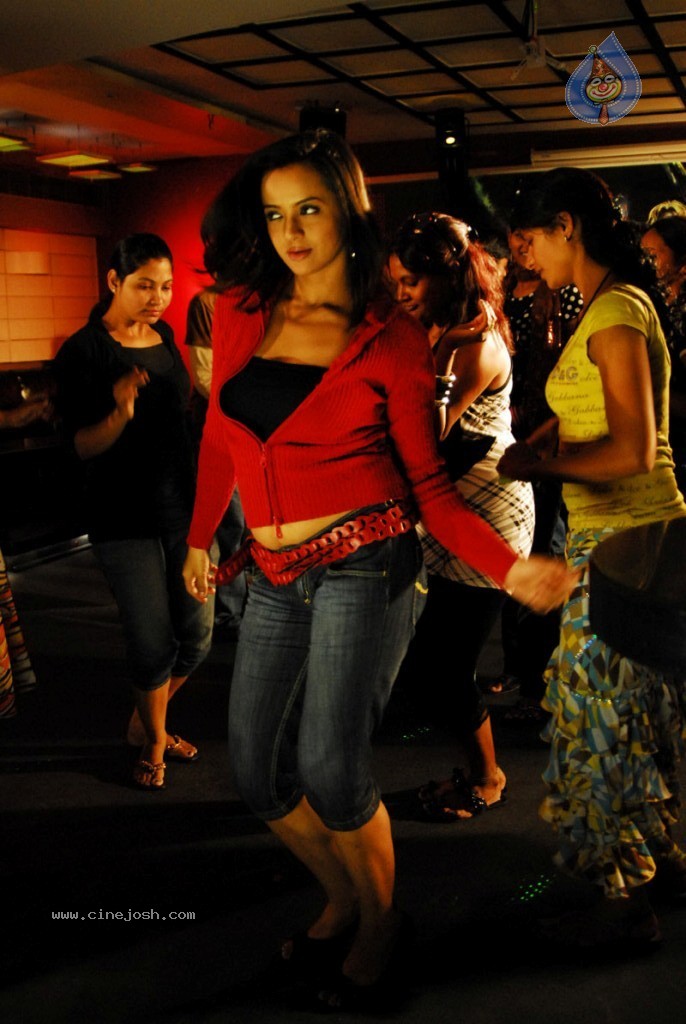 Thirudan Police Tamil Movie Stills - 7 / 45 photos