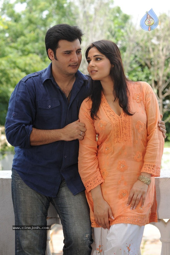 Thirudan Police Tamil Movie Stills - 25 / 45 photos