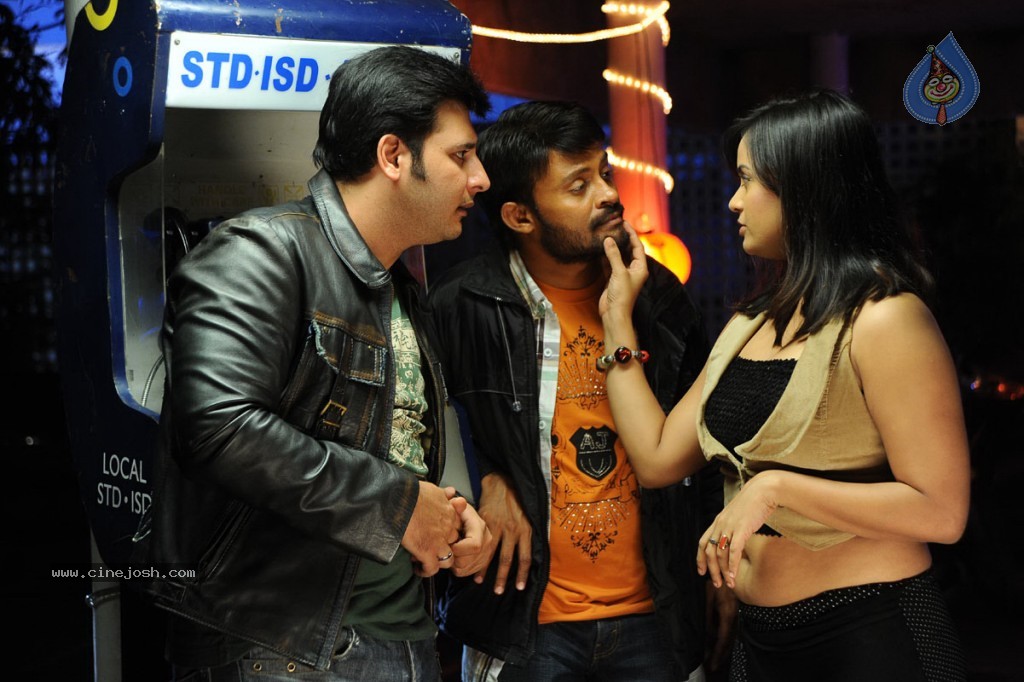 Thirudan Police Tamil Movie Stills - 34 / 45 photos